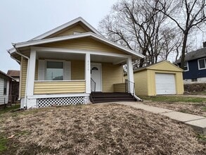 Building Photo - 3219 Charles St