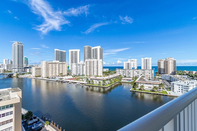 Foto del edificio - 121 Golden Isles Dr