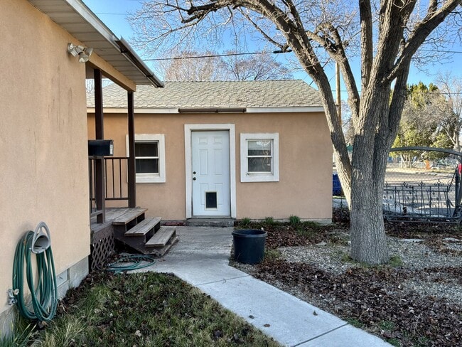 Building Photo - 385 Fir St