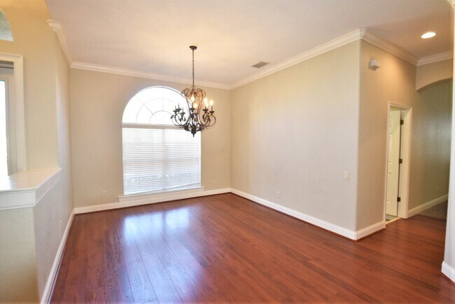 Building Photo - 6747 High Knoll Dr