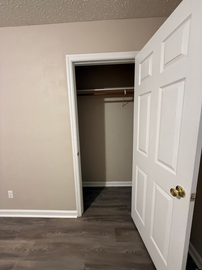 Foto del edificio - 2071/2073 Cantrell Ln