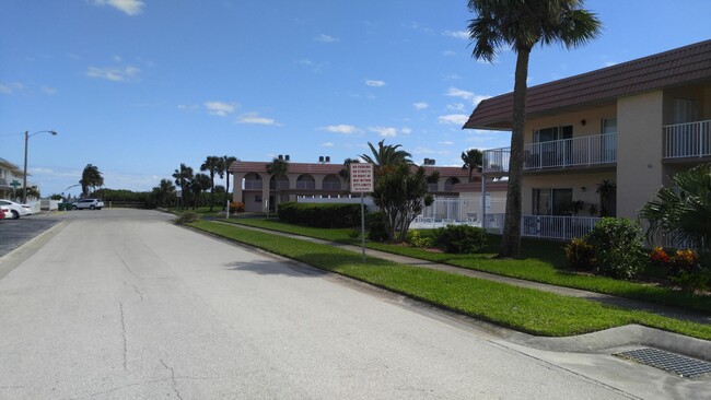 Foto del edificio - 8000 Ridgewood Ave