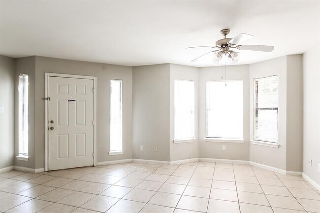 Building Photo - 2935 La Estancia Ln
