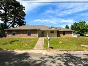Building Photo - 500 W Sunnyside Dr