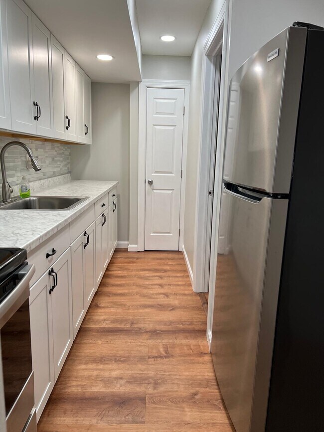 Foto del edificio - 1692 Central Ave