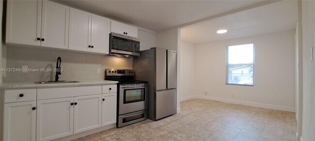 Building Photo - 1090 NW 100th Terrace