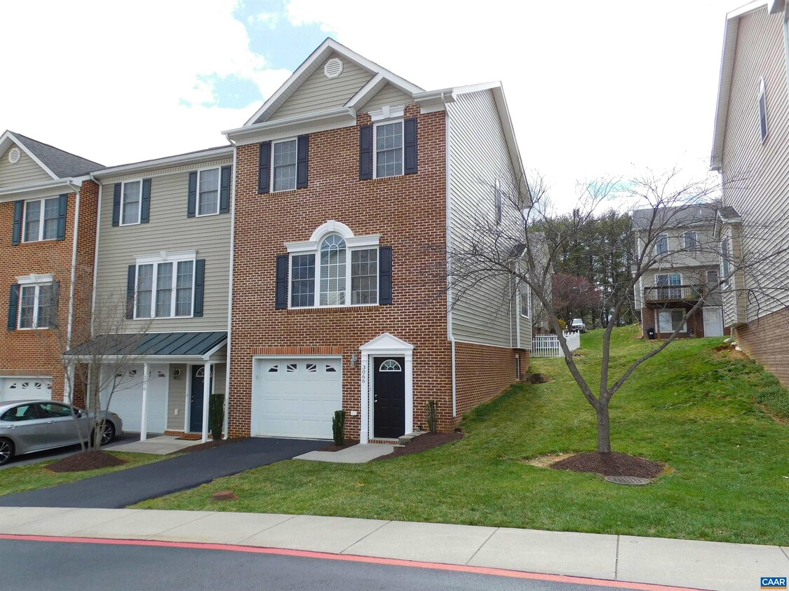 Primary Photo - 3066 Crystal Spring Ln