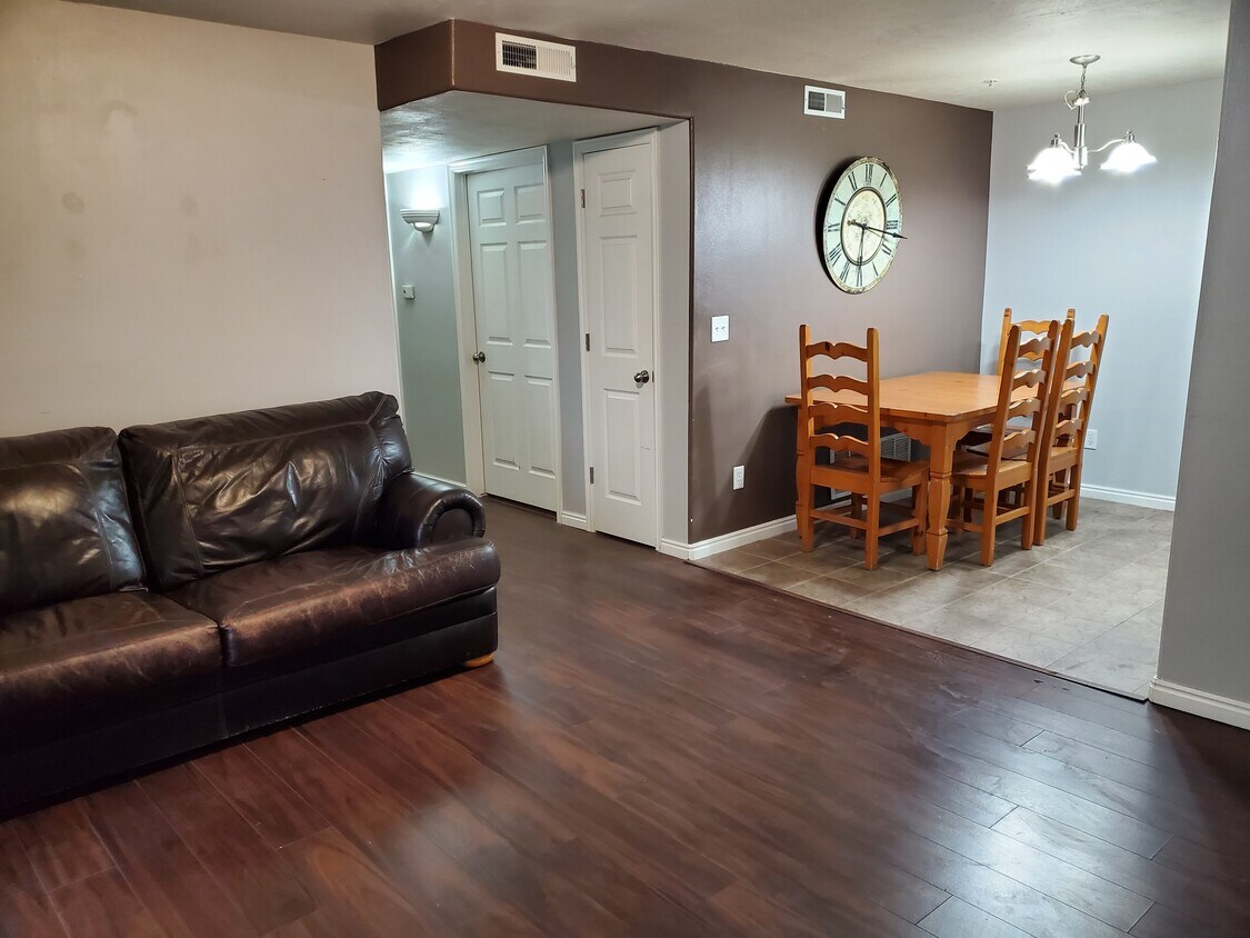 Primary Photo - 1693 Westbury Way