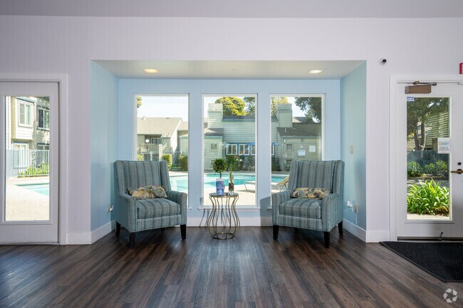Oficina de arrendamiento - Seabreeze Apartment Homes