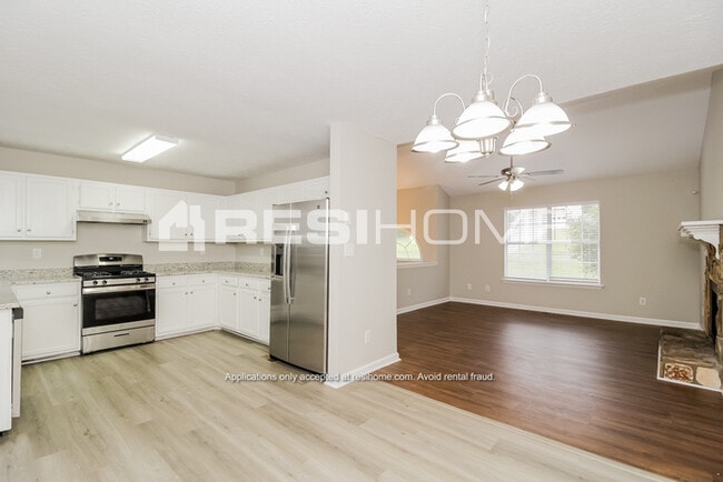 Building Photo - 2720 Stonegate Dr