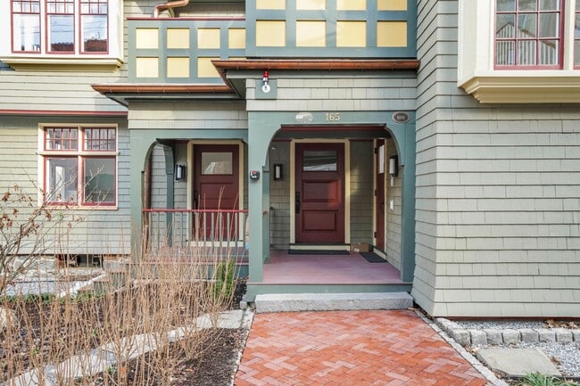 Building Photo - 165 Winthrop Rd