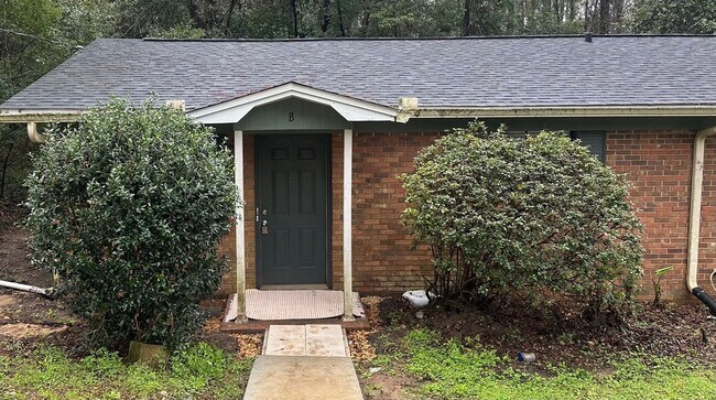 EASTSIDE PET FRIENDLY duplex in Brewster Estates avail now! - EASTSIDE PET FRIENDLY duplex in Brewster Estates avail now! Apartment