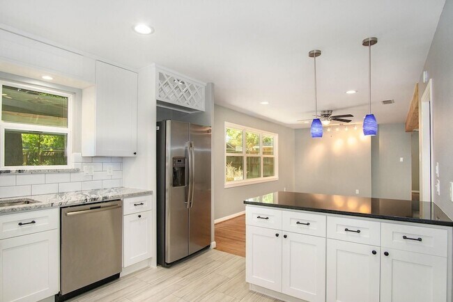 Building Photo - 4602 Kinglet St