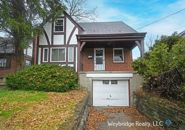 COMING SOON! Cozy 2BD 1BTH Cape Cod in College Hill - COMING SOON!  Cozy 2BD 1BTH Cape Cod in College Hill House