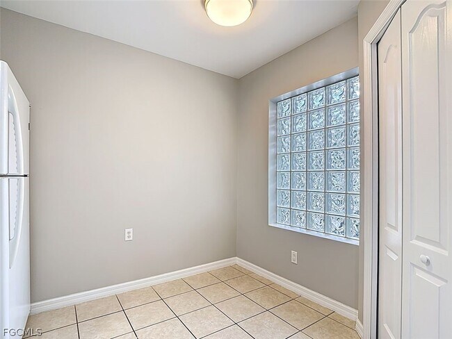 Foto del edificio - 12151 Summergate Cir