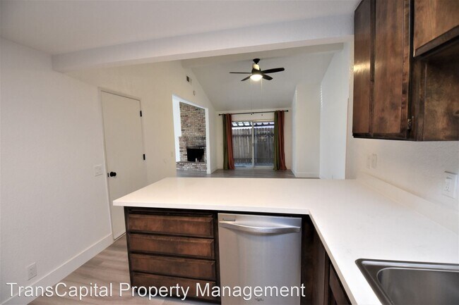 Foto del edificio - 3 br, 2 bath House - 134 Globe Ave