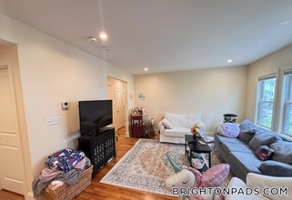 Building Photo - 45 Matchett St