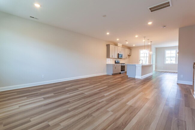 Foto del edificio - BEAUTIFUL TOWNHOME WITH COMMUNITY POOL