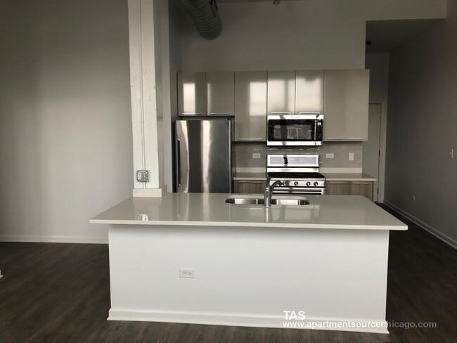 Building Photo - Loft-style condo-quality 3 Bed/2 ba IN UNIT LAUNDRY
