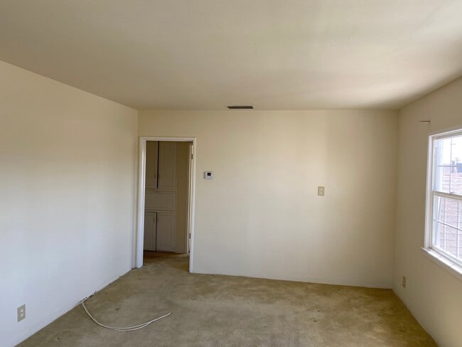 Building Photo - 1009 1/2 W Glenoaks Blvd