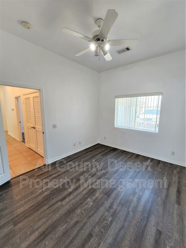 Foto del edificio - 79821 Ave 42