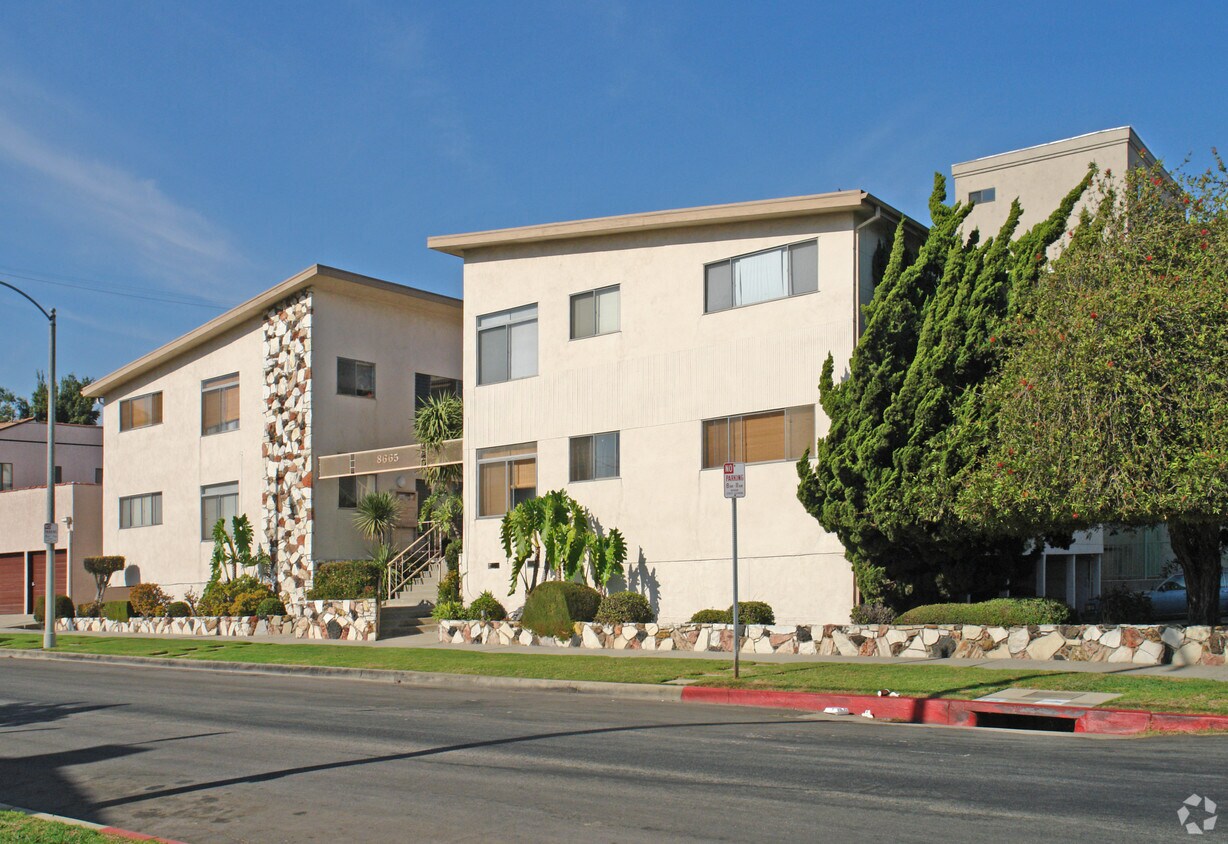 Primary Photo - 8665 Pickford St