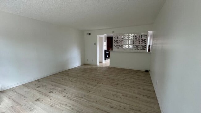 Building Photo - 10452 Ceres Ave