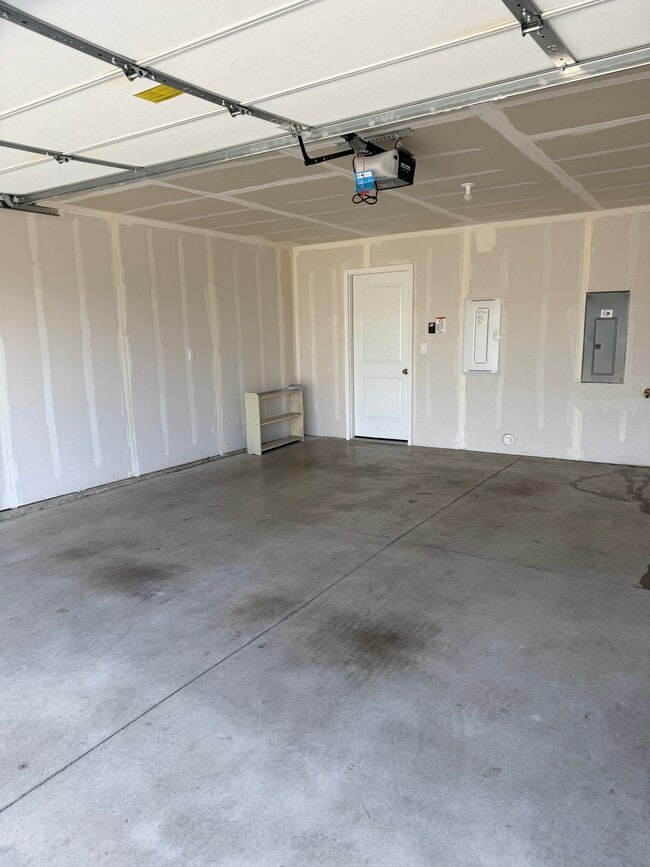 2 car garage, door to kitchen - 4521 SE Ember Ln