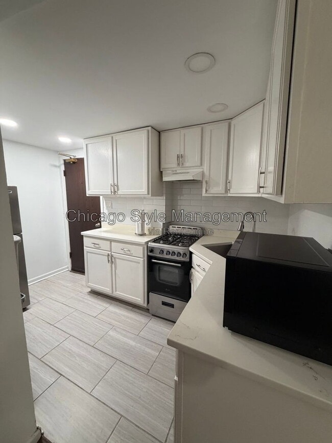 Building Photo - 5143 S Kenwood Ave