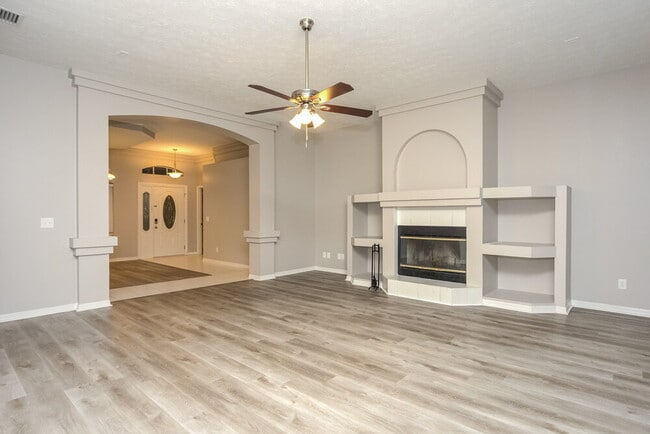 Building Photo - 2304 Golf Manor Blvd