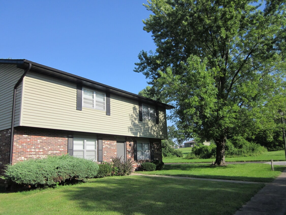 Primary Photo - 2205 Warwick St