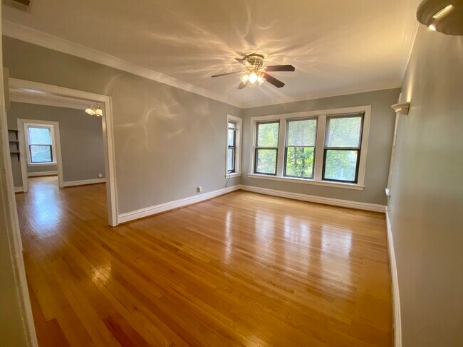 Foto del edificio - 3236 W Balmoral Ave