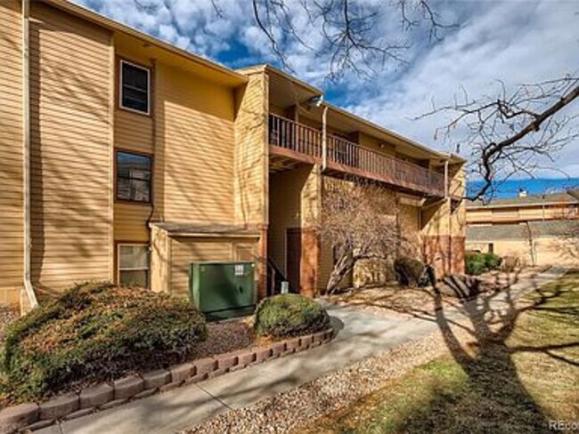 Building Photo - 3121 S Tamarac Dr