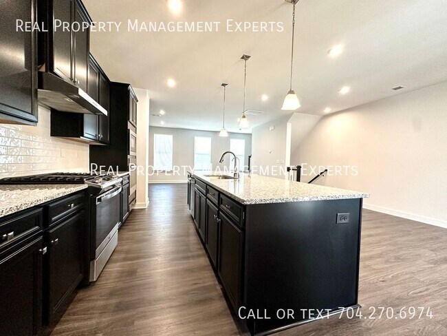 Foto del edificio - 1212 Mack Wy NW