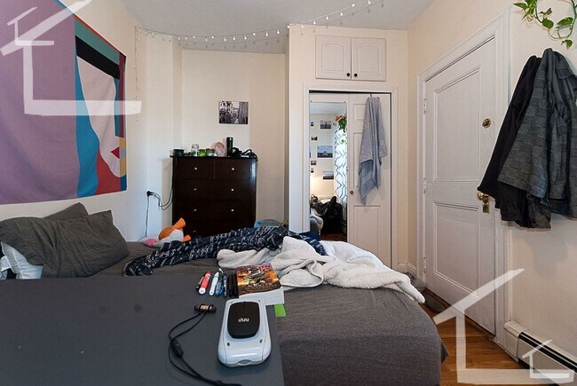 Foto del edificio - hottest 4 bed 2 bath in Coolidge Corner.....