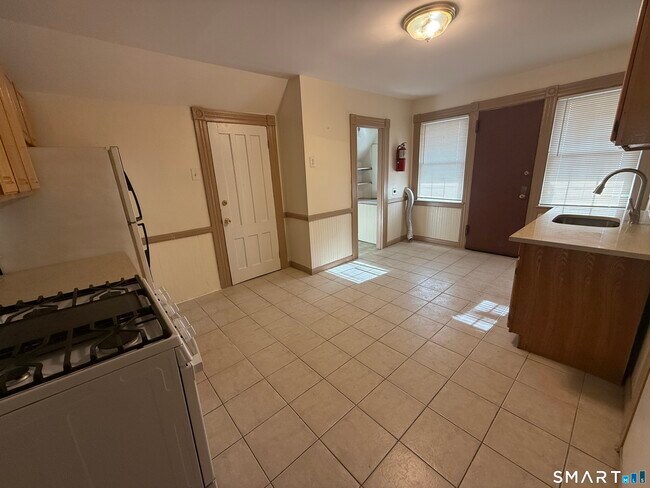 Building Photo - 215 Woodlawn Terrace