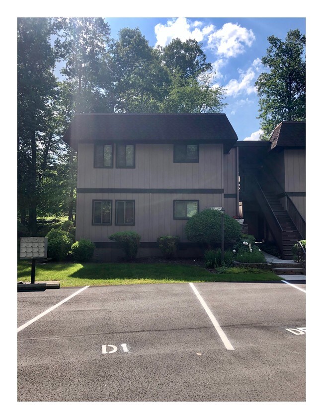 Foto principal - 15 Lake Dr