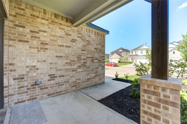 Foto del edificio - 2215 Emerald Diamond Ct