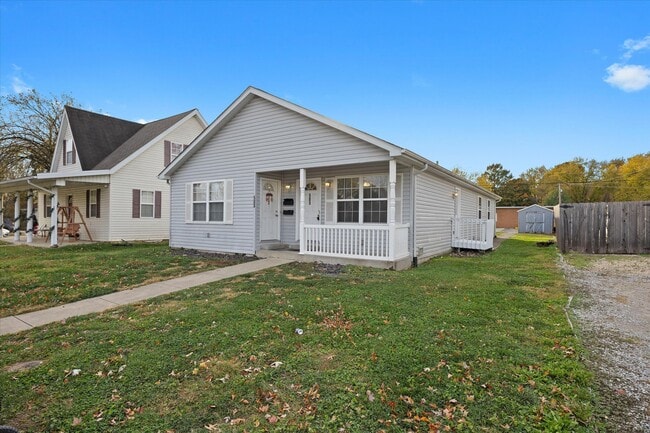 Building Photo - 503 N Combs Ave