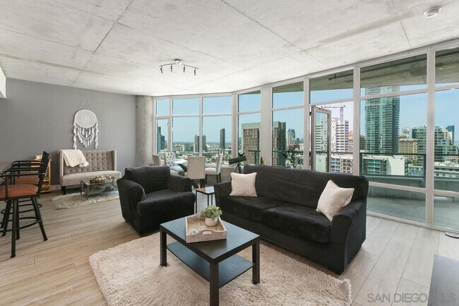 Building Photo - Gorgeous View Unit!