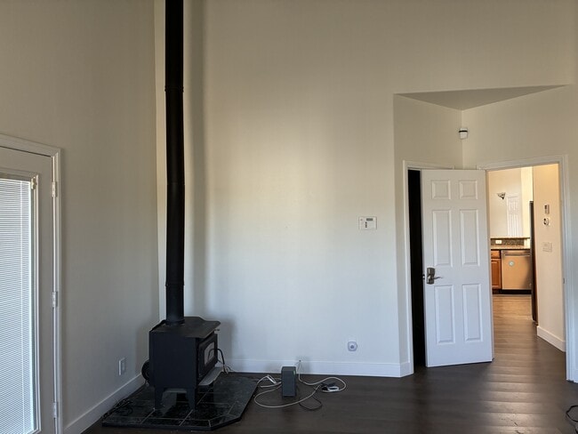 Building Photo - 3080 Lindero St