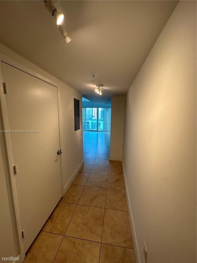Foto del edificio - 1 br, 1.5 bath Condo - 41 SE 5th St Apt 1612