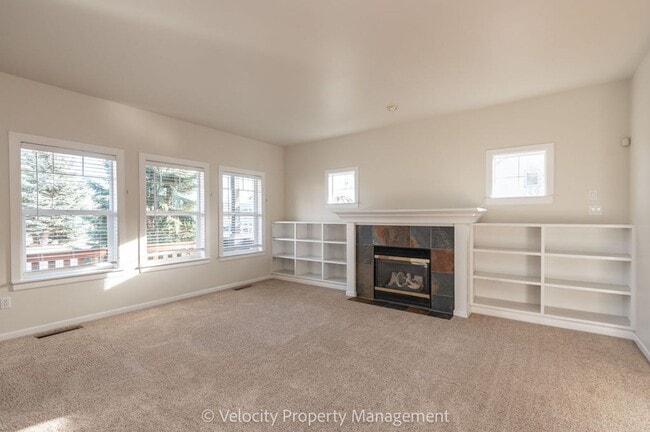 Building Photo - Craftsman NE Bend Home!