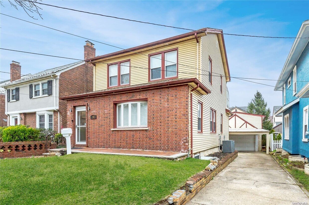 81 Maple Ave, Floral Park, NY 11001 Townhome Rentals in Floral Park