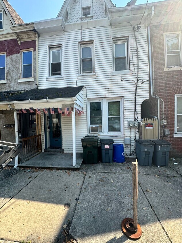 Primary Photo - 736 Lehman St