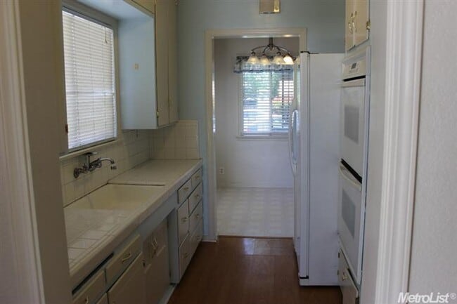Building Photo - Charming 2 Bed, 2 Bath Home with Private D...