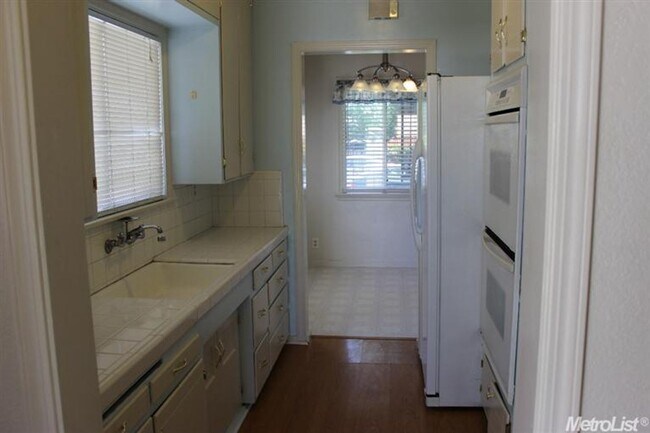 Foto del edificio - Charming 2 Bed, 2 Bath Home with Private D...