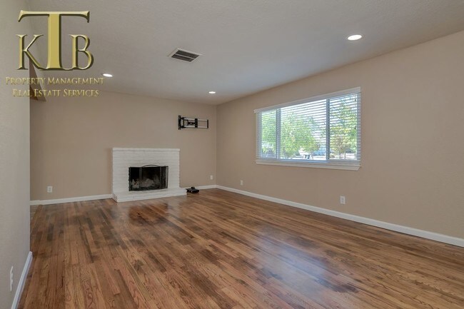 Building Photo - Old Roseville 3 bedroom home with upgrades
