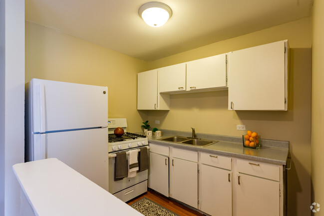 1BR, 1BA - Carriage House Apartments LLC