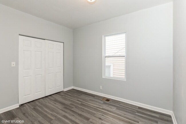 Foto del edificio - 9407 S Burnside Ave